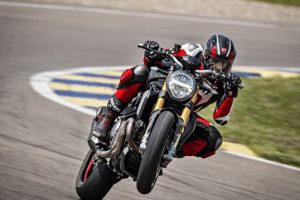 Ducati-Monster-1200S